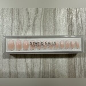 NEW Static Nails Reusable Pop-On Manicure Set
